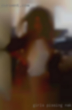 Girls pissing naked their 95023 shorts in Hollister.